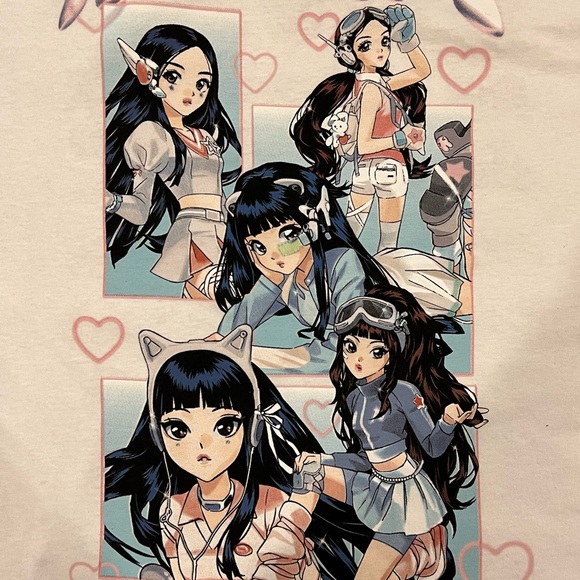 New Jeans - K - POP - white tee from Lollapalooza Merch in Chicago, Illinois - Picture 3 of 6